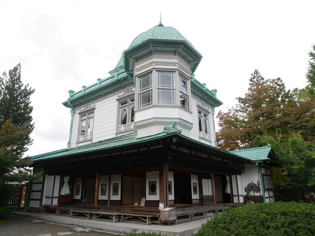 4日間の青森旅行。<br />今回の旅程では弘前にいられるのは1日弱。<br />弘前はそれほど大きな街ではなさそうなのでそれで充分かな?と思って観光名所を探している時に見つけたのが弘前から電車で20分ちょっとの場所にある「盛美園」。<br />かわいい丸屋根の建物に一目ぼれ。<br />調べてみるとジブリのアニメ映画「借りぐらしのアリエッティ」のモデルにもなったという建物らしい。<br />これは行かねば!と思い詳しく調べてみると電車で20分だけどその電車は1時間に1本。<br />しっかり計画しないととんでもなく時間をロスしてしまう。<br />ということで時刻表をしっかりチェック。<br />一番怖かったのは「コロナで閉館」。<br />なので直前まで何度もHPをチェックして開館していることを確認。<br />ここ以外何もない場所だから行って「閉館だった」となると立ち直れない…。<br />幸い前日にHPをチェックしても「閉館」の案内はなかったので予定通り行くことに。<br />詳しくは旅行記をどうぞ。<br />
