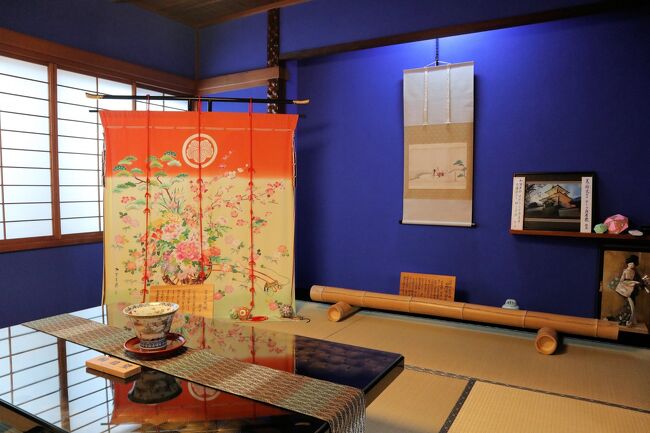 まだにゃんこが若い頃、社員旅行という文化がありました。<br />その時に、兼六園へ連れて行ってもらいましたが、社員旅行なので、たいした時間もなく、またまだにゃんこも若くて、金沢の良さが理解できなかった。<br /><br />というわけで、金沢をじっくりと見たい!と思い行ってきました。<br /><br />1日目:名古屋→金沢(JRしらさぎ)<br /> にし茶屋街→武家屋敷跡→21世紀美術館→主計町茶屋街<br /> ホテル日航金沢泊<br />2日目:近江町市場→兼六園→金沢城公園<br /> <br />金沢周遊バスの運転手さんが、金沢の街をテーマパークのように、おまわりください、とアナウンスしていた。<br />なるほど。歴史あるものから21世紀美術館や金沢駅のような近代的なもまであり、さらにおいしい食べ物だってある。<br />そして驚いたのは、金沢のおでん文化。いたる所におでんが食べられるお店があり、とってもおいしい。<br />金沢におでんを食べに来る、というのもありだと思った。<br /><br />とてもいい旅ができて満足^^@