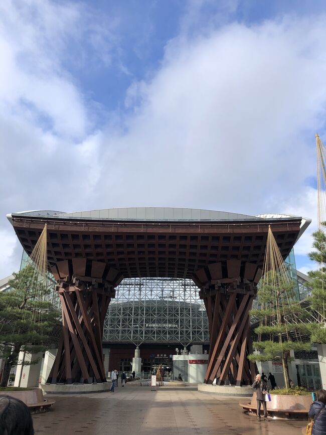 香箱蟹が食べたくて、冬の金沢へ行ってきました。コロナが広がる中、蜜を避け、人混みを避け、ソーシャルディスタンスを守り、手洗いをしっかり実施して、出掛けてきました。