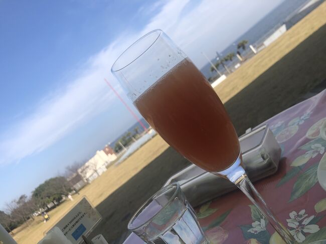 <br />横須賀美術館にお誘いがあり、行って来ました!<br /><br />海の前でロケーションがスゴい! レストランは美味しいし、行ってよかった! 帰りはへけけ先輩と桜木町で待ち合わせて野毛へ