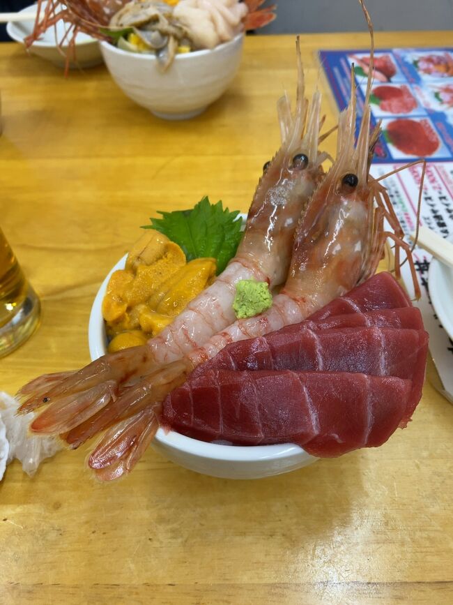 ジャルパック『GoToトラベル日帰りパック』。<br />今回もこちらを利用しまして北海道は小樽まで。<br />寒いのが苦手な私ですが、ごはんが美味しいよ~とそそのかされて12月の極寒の地へ飛ぶ事になりました。<br />皆さん代休、有休、シフトを合わせて平日の安いフライトでサクッと日帰りの旅。<br />当初は札幌市内を予定しておりましたが、諸事情でその先の小樽に足を伸ばす事になりました。<br />その分滞在時間は短くなりましたが、それもまたやむなし。<br />取り敢えず美味しいものを食べて飲んでで遊んで来ました。<br />今回のスケジュールはこんな感じ。<br />12/15 JL501(HND-CTS) 06:30~08:05<br />12/15 JL524(CTS-HND) 19:00~20:40<br />それでは旅行記スタートです!