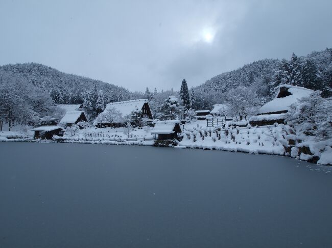 12月16日（水）・12月17日（木）一泊二日で大雪の白川郷と高山に行ってきました。あまりにもの大雪でカメラのレンズに水滴がついたり、結露したりとあまり良い写真撮れてませんが、見ていただければ何よりです。<br /><br />12月16日（水）新幹線で移動（東京→名古屋）、高速バスで移動（名古屋→白川郷）、白川郷宿泊<br />12月17日（木）高速バスで移動（白川郷→高山）、高速バスで移動（高山→名古屋）、新幹線で移動（名古屋→東京）<br /><br /><br />