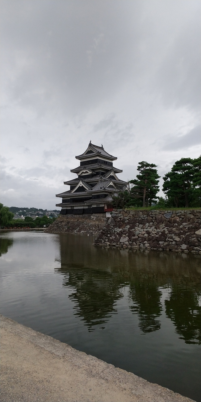 松本城は初めて訪れました。