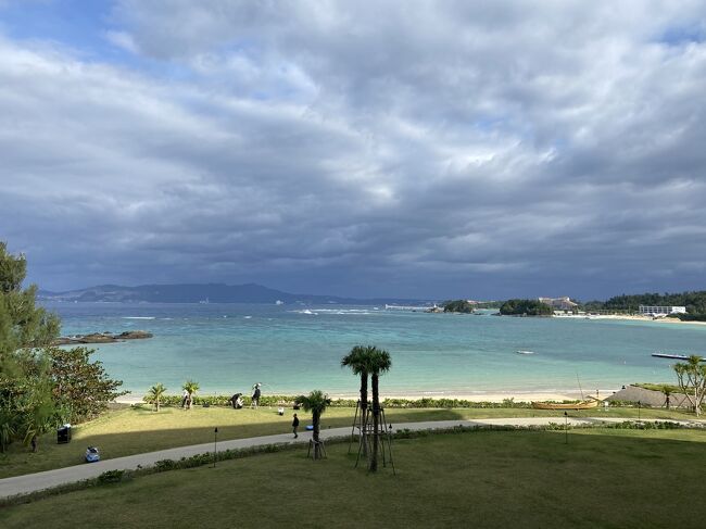 昨年より今年のハワイ旅行を計画しておりましたが、新型コロナウイルスの影響で、海外旅行はほぼ不可能に、。<br />せめて、ハワイの雰囲気を！と沖縄県恩納村に昨年オープンしたハレクラニ沖縄に行きました。<br />ラグジュアリーホテルでかつ、オープンして年数が経っていないので、施設は綺麗で快適に過ごせました。<br />今年最後の旅行は那覇などの繁華街のある市街地を避け、古宇利島のハートロックを見たりと沖縄の田舎でのんびり過ごしました。