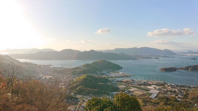 尾道でやったことない一つがサイクリング<br />今回は因島の五百羅漢と岩子島の厳島神社を見に行こうと<br />尾道駅前でレンタサイクル<br />運動不足で漕ぎまくりへとへとで白滝山へ<br />そこで財布を落とす最悪な事態が<br />見つかった連絡も安堵したのもつかの間、<br />取りに行く警察署は反対側<br />どうにか取りに行きましたが大変な思いをしました<br />最悪なクリスマスでした<br />ただ拾ってくれて方に感謝です