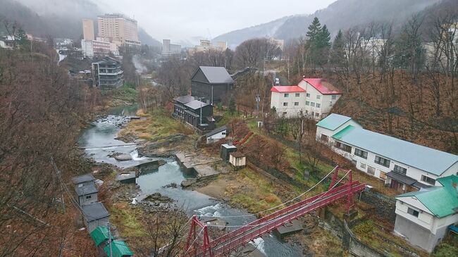 コロナ禍の中、感染防止対策がしっかりされている旅館を探し、宿泊しました。温泉街は、人がいなく寂しいものでした。コロナに負けるな!定山渓温泉。
