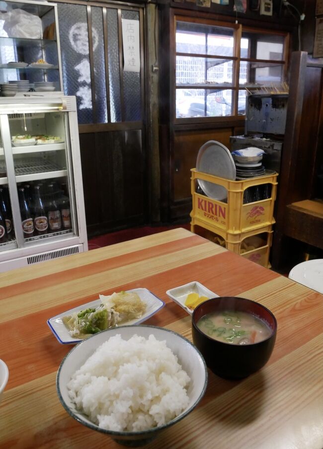 青春18切符で寄り道しながら松山へ行こう、の３日目<br />昨日は神戸の須磨海浜公園から早朝出発して<br />週一便土曜だけの岡山真鍋島から香川左柳島に渡る船に乗る<br />本州岡山から島伝いに四国香川に渡り高松泊<br />調子に乗って沖縄酒場で飲んだくれた朝<br /><br />今日は高知へ行こう<br />高知はＧＯＴＯプラス高知県独自のキャンペーンがあるんだよね<br />交通費最大5，00０円の補助<br />なので宿泊費、滞在費、交通費全て賄っちゃいましょＧＯＧＯ高知へ<br /><br />土讃線の各駅停車は結構楽しくで<br />翌日はちゃっとB級な高知街歩きツアー編<br /><br /><br />