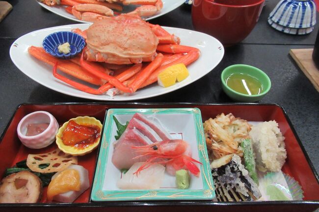長年にわたり、福井の越前ガニ&セイコガニを送っていただけていたのですが、諸事情によりもう送っていただけなくなってしまいました。<br />でもあの味がどうしてもまた味わいたくて、自分から食べに行こう、ということになりました。<br />今回もツアーで行きました。12月28日でGO TOが突如ストップになったのですが、滑り込みでGO TO割引と地方共通券ももらえました。北陸3県を回ってそれぞれの県のカニを味わうツアーです。残念ながらセイコガニは食べられなかったけれど、旅で食べたかにはそれぞれおいしかった。どうぞご覧ください。