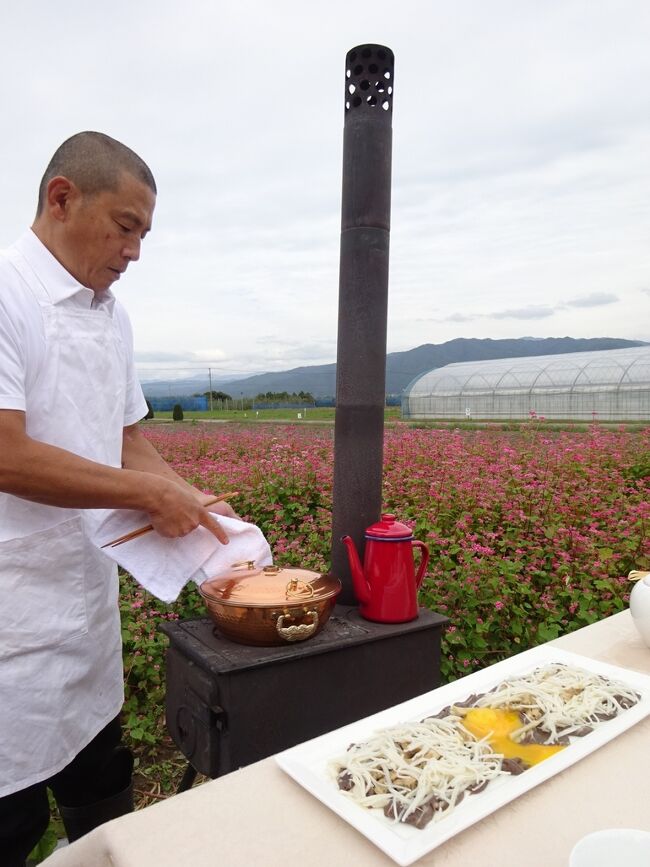 赤蕎麦畑の虹の麓のレストラン<br /><br />ご縁があってご招待をして頂きました～！<br />ロケーションバッチリ、<br />お味は言うことなし。<br />なんと言ってもおもてなしが素晴らしい！