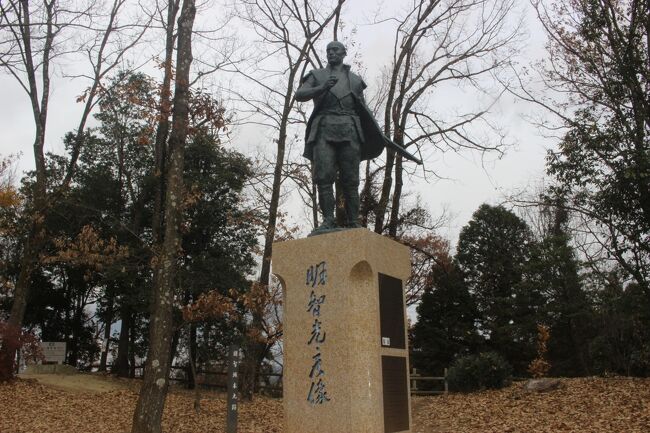 「麒麟が来る」聖地めぐりの2日目は明智光秀のふるさととされる岐阜県可児市周辺の明智荘へ。<br />名古屋鉄道のローカル線の広見線の終点・御嵩駅で電動レンタサイクルを借りてまわってきました。