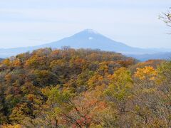 鍋割山　紅葉と富士山の見事なコラボ