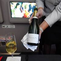 シャンパンな空の旅 当日UGで往路Ｆ席 HND-FUK