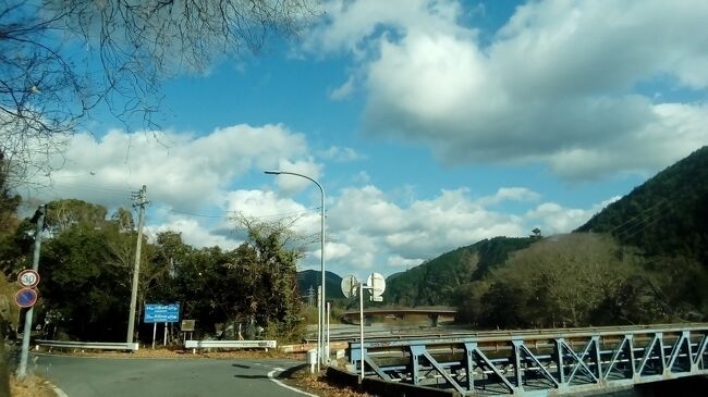 秋葉神社（下社）へ行き、参拝。そして少し回りを散策しました。その後コースを変え、船明方面へ行き、船明ダムなどを見てきました。