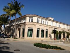 フロリダ州 パームビーチ　ー　高級ブランド店の並ぶワース アベニュ―はアメリカの歴史ある富裕層の街