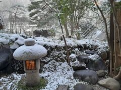 一夜にして鬼怒川は雪景色になりました。　