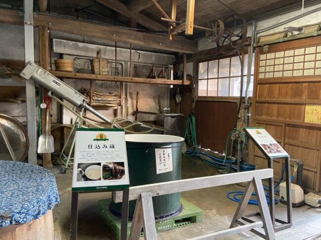 茨城県大洗で海鮮を堪能して笠間で菊まつりを見てきました。<br /><br />■①大洗編<br />漁協直営のお店でお昼をいただき、めんたいパークやタワーにも立ち寄りました。<br /><br />■②笠間の町歩き編<br />笠間に移動して、菊まつりに向かう途中にお土産屋さんや造り酒屋に立ち寄りました。<br /><br />■③ 笠間の菊まつり編<br />神社にお参りして境内で行われている菊まつりを楽しみました。