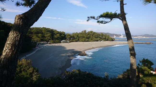 2020年最後の旅行として12月中旬にANAのトク旅マイルを利用して四国3県（高知・愛媛・香川）に2泊3日の旅をした際の旅行記の初日分です。自宅と羽田空港間は自家用車、高知空港からはレンタカーを利用。公共交通機関は航空機と最後の高松市内から高松空港迄の連絡バスのみにしてコロナ対策万全を期しての旅行です。GO TO キャンペーンと高知県のリカバリーキャンペーンも使わせていただきました。