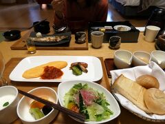 １０．秋のＨＶＣ箱根翡翠1泊　日本料理一游からのルームサービスの朝食