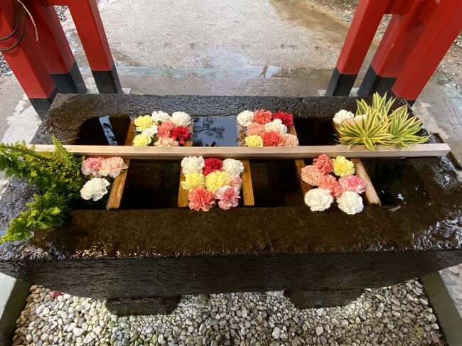GoToで次はどこへ行こうか?<br />行ったことがない所で、新幹線で行けて、美味しい物が食べれる所、そんなことから金沢に決定!<br /><br />で、念のため娘にも声を掛けたら「行く」と即答!<br />娘は出張で金沢は訪れたことがあるものの、観光している時間はまったくなかったとのこと。<br /><br />家族3人で出掛けることはあっても宿泊を伴う旅行は2017年、夏の台北以来です。<br /><br />金沢には友人がいるので本来なら会いたいところですが、今はコロナが心配なので会う約束はせず金沢へ向かいました。