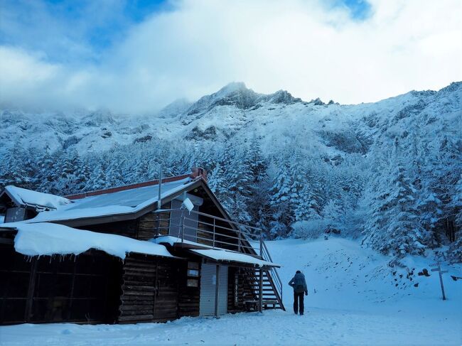 八ヶ岳の岩稜バリエーションルート。<br />雪山シーズン初っ端は寒かったです。