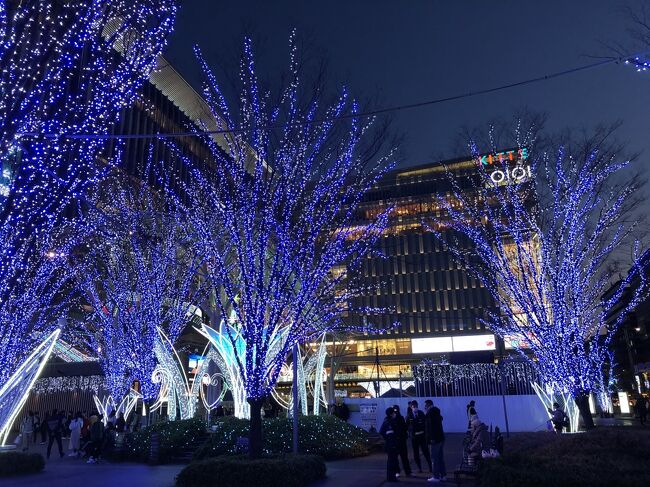 今年の正月は勿論、海外には行けないので、大好きな博多へ小旅行。<br />一番の目的は「PET検査」を受けに、久留米大学病院まで行く事。<br />海外旅行にお金を使う事が出来ないので、自分の健康チェックへ消費してみた。<br />本当は定期的に診てもらうのがベストだが、この時期だからこそ出来る事でもある。<br />また、博多に2泊して、新年の鋭気を養うことも忘れずに。<br />博多の街で食べ歩きと風景をお楽しみ下さい。<br /><br />