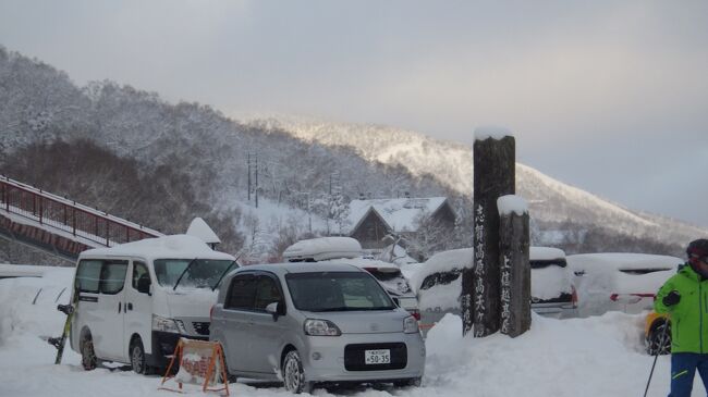 寒波襲来の予報のもと、粉雪が終日降り続きフワフワの深雪を楽しんできました。