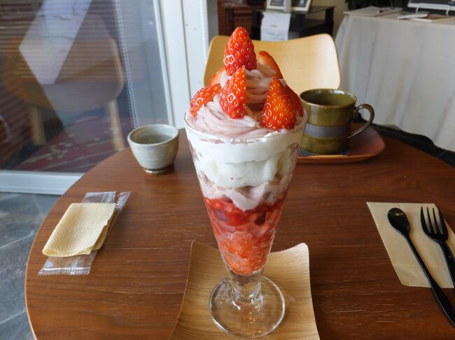 1月6日、ひがし茶屋街を散策後、ひがし茶屋街の和カフェ『茶房やなぎ庵』に。<br /><br /><br />1月15日、ひがし茶屋街を散策後、和菓子の老舗「越山甘清堂」の 和カフェ「cafe甘 杜の里店」へ。<br />和菓子の老舗がプロデュースする和カフェの季節限定の和スイーツを堪能。<br /><br /><br />1月17日、和菓子の老舗「越山甘清堂」の 和カフェ「cafe甘本店」へ。<br />和菓子の老舗がプロデュースする和カフェの季節限定の和スイーツを堪能。<br /><br /><br /><br /><br />金沢へ・・・・・