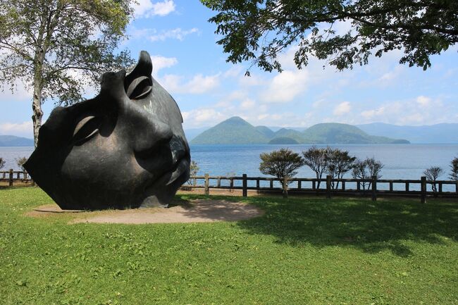 2018年7月31日から8月2日にかけて２泊３日で積丹・洞爺・小樽方面を旅しました。今回は1日目、積丹半島を1周した後、岩内町から羊蹄山の麓、真狩町を過ぎ洞爺湖町に入るところからの記録です。サイロ展望台、月浦展望台、彫刻公園などの洞爺湖周辺のスポットを中心に、宿泊地豊浦温泉や2日目の昭和新山のある壮瞥町、湧水のきれいな吹き出し公園等京極町の見どころなども紹介できればと思います。