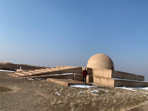 ウズベキスタン在住ウズ子の旅行記。<br />今回は、タシケントを出発して、テルメズ→シャフリシャブズ→サマルカンド→ウルゲンチ→ヒヴァの旅。<br /><br />ブログではウズベキスタンの現地情報を詳しく掲載<br />http://livedoor-blog.uzukonikki.com/