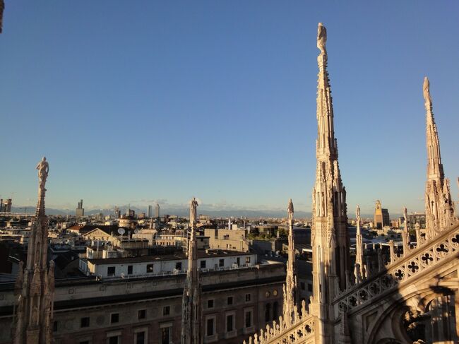 初めてのミラノ その3 (イタリア・スペイン・ポルトガル・オランダ 12日間の旅 その1-3）天にそびえる尖塔は異観、"Duomo"！