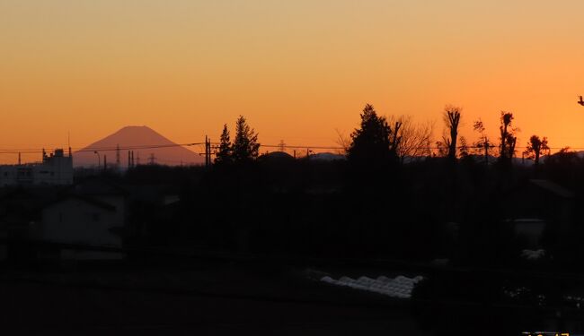 1月10日、午後4時40分過ぎに、ふじみ野市から素晴らしい夕焼け富士が見られました。<br /><br /><br /><br /><br />*写真は素晴らしかった夕焼け富士と日没