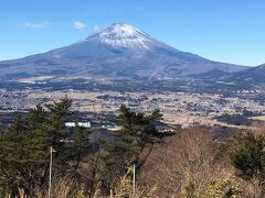 静岡県の散策：富士山の全景を眺める県境の足柄峠、足柄公園を少しだけ散歩。アクセス可能な金時山は道崩落のため登山禁止です。
