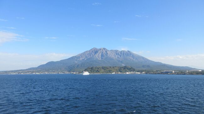 新幹線で鹿児島へ旅行してきました。<br /><br />海外旅行が好きな私は、国内にはあまり目を向けてこなかったのですが、鹿児島はよい所でした。<br />今はこんなご時世で、外国人観光客がいなくてどこも空いていたので、よけいに九州のよさが実感できたのかもしれません。<br /><br />やっぱり旅行はどこへ行っても楽しいです。<br />早く何の心配もなく旅行が楽しめるようになってほしいと心から思いました。