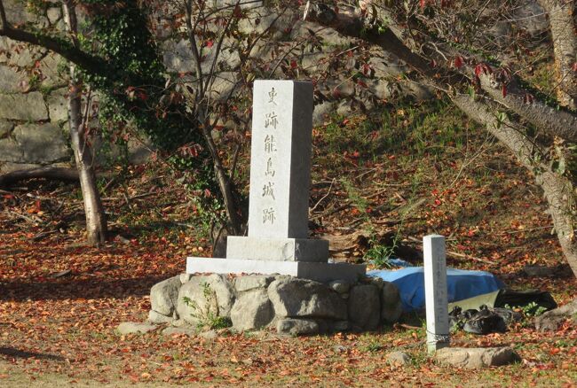 続日本百名城の能島城の紹介です。村上水軍の本拠地だった能島の周りで、最も潮流が激しいのは、満ち潮(南流)ではなく、引き潮(北流)の時とされます。1階だけの体験では選択できませんでしたが、機会があれば引き潮の時に生じる、能島と鯛崎出丸の間の激しい流れも見学したいものです。