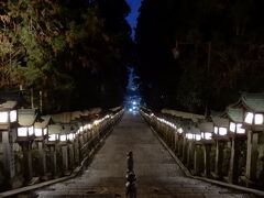 夕暮れ時の「宝山寺 参道」は 神秘で 妖艶　(参道にあった遊郭の歴史)