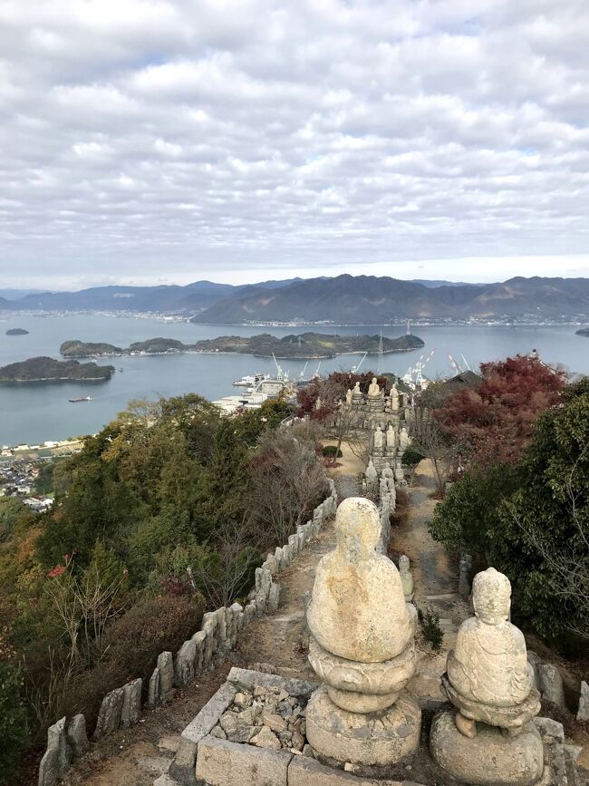 自転車初心者が、はじめてクロスバイクに乗ってしまなみ海道とゆめしま海道を、宿泊しながら駆け抜けました。車でしまなみをドライブした際、次はぜひ自転車で来たいと願っていたためじっくりと計画して、観光しつつ尾道から今治へ向かいました。長期で休みが取れたため、比較的ゆとりをもった旅程となっております。<br />無駄な移動等もあるかとは思いますが、一部でも今後の旅行者の参考になれば嬉しいです。<br /><br />一日目 向島の宿~尾道でレンタサイクル~向島~因島~ゆめしま海道~生口島泊 ←★この旅行記<br /><br />二日目 生口島~岩城島~生口島~大三島泊<br /><br />三日目 大三島~伯方島~大島~今治(自転車返却)~松山泊