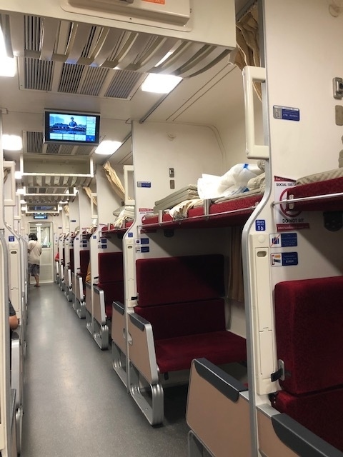 1)スケジュール<br /> 2020年9月4日 フアランムポーン駅20:00-06:25ノーンカーイ(Train25)<br /> 2020年9月5日 ノーンカーイ-ウドーンターニー(ロットゥー)<br /> 2020年9月6日 ウドーンターニー13:10-14:10ドンムアン(FD3355)<br />2)ホテル<br /> ホワイト イン ノーンカーイ<br /> セントラ ホテル&コンベンションセンター ウドーンターニー