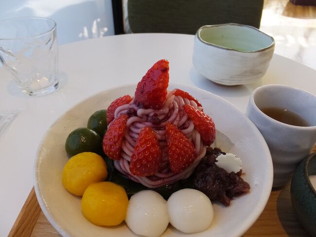1月21日、ひがし茶屋街を散策後、和菓子の老舗「越山甘清堂」の 和カフェ「cafe甘 杜の里店」へ。<br />和菓子の老舗がプロデュースする和カフェの季節限定の和スイーツを堪能。<br /><br /><br />1月24日、和菓子の老舗「越山甘清堂」の 和カフェ「cafe甘本店」へ。<br />和菓子の老舗がプロデュースする和カフェの季節限定の和スイーツを堪能。<br /><br />1月27日・・・ひがし茶屋街を散策後、茶屋街からもほど近い和菓子の老舗「越山甘清堂」の和カフェ『cafe甘stand』に。 <br /><br /><br /><br /><br />金沢へ・・・・・