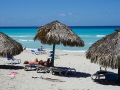 明るく社会主義を貫くカリブ海の宝島、キューバ一人旅　１０．美しいバラデロのビーチで１日のんびり