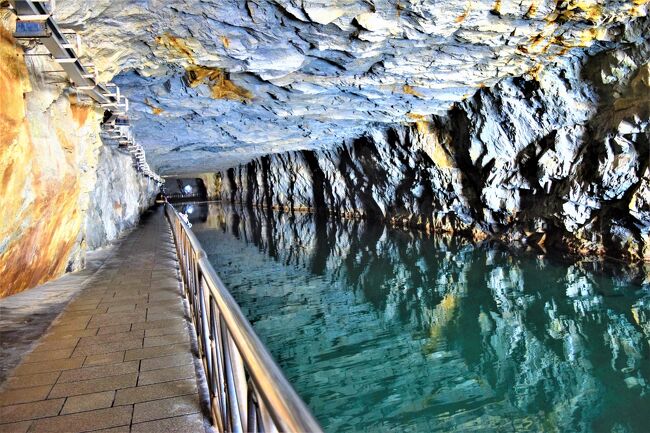 2019年末から20年の年末年始の旅。<br />この時はコレが最後の海外旅行になるとは思わなかった。<br />ココからコロナの勢力が拡大して、現在に至るまで海外は基本渡航禁止に…。<br /><br />それはさておき…<br />年末年始は台湾で過ごしたいと思っておりました。<br />昨年の宜蘭がとてもよかったので。<br />ただ昨年に比べて航空券が高い!<br /><br />昨年はLCCじゃないフィリピン航空で35000円くらいだったのに、今回はLCCでそれを上回る…。<br />4万くらい出すなら、エバーの6万でいいんじゃないか?<br />ラウンジ使えるし、荷物も預けられるし。<br /><br />エバーを予約しようとしましたが、念のためスカイスキャナーで色々検索。<br />すると春秋航空で厦門が22000円!<br />激安!<br />厦門は暖かいし、中国強化しようと思っていたからココでいいや。<br /><br />で、色々調べると、台湾の金門がめちゃ近い!<br />金門って9月に行った墾丁のバスの中でプロモーションビデオが流れてて。<br />めっちゃ行きたい!と思ったら離島で弾丸では難しいなーと思ってたとこ。<br />なんと厦門からフェリーが出てて30分くらいで着くんだとか。<br />よし、前後は厦門に泊って、他は金門にしよう。<br />ということで、結局台湾に行ってしまいましたw