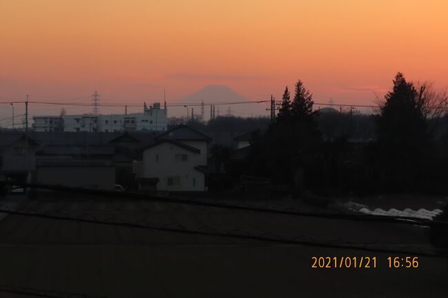 1月21日、午後5時頃にふじみ野市から素晴らしい夕焼け富士が見られました。　赤く染まった空を背景にした情緒豊かな夕焼け富士でした。<br /><br /><br /><br /><br />*素晴らしい夕焼け富士