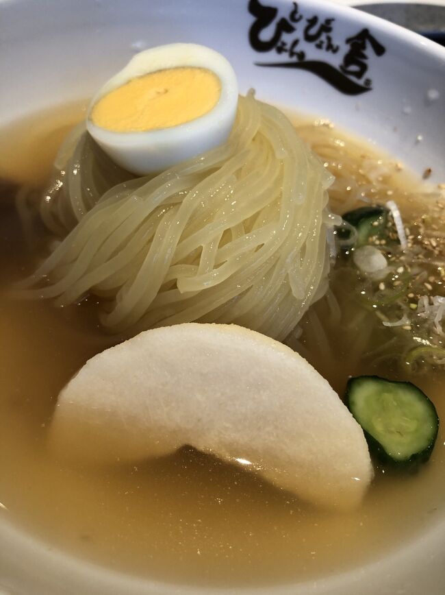 しばお備忘録その4<br /><br />過去を振り返る旅行記シリーズ(*´Д`*)<br /><br />30数年前、<br /><br />若旦那は大学進学のため<br /><br />関東から馴染みのない<br /><br />岩手に移り住み<br /><br />そのまま17年間過ごし<br /><br />オトナの事情で<br /><br />東京に戻りました。<br /><br />そうは言っても…。彼にとって岩手は<br /><br />第二の故郷と言って良いでしょう(´∀`*)<br /><br />若旦那オススメの数少ない<br /><br />観光地、お食事、近場の温泉を<br /><br />回ってみました。<br /><br />どちらも風光明媚、絶品料理でした~<br /><br />もともと静かな街ですが<br /><br />季節柄、更に静寂に包まれていました。<br /><br />北の大地に、雪の花がただただ<br /><br />舞う、ある意味「楽園」を見ました。<br /><br />ノスタルジーに包まれた<br /><br />地味旅、良かったらお立ち寄りください( ̄∇ ̄)