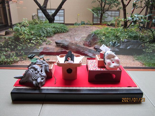 自粛中の中、雨の中、梅の花に行き お庭の散策と食事を楽しみました。<br />お家の中で息がつまる生活からのほんの少しの息抜き・・・・<br /><br /><br />