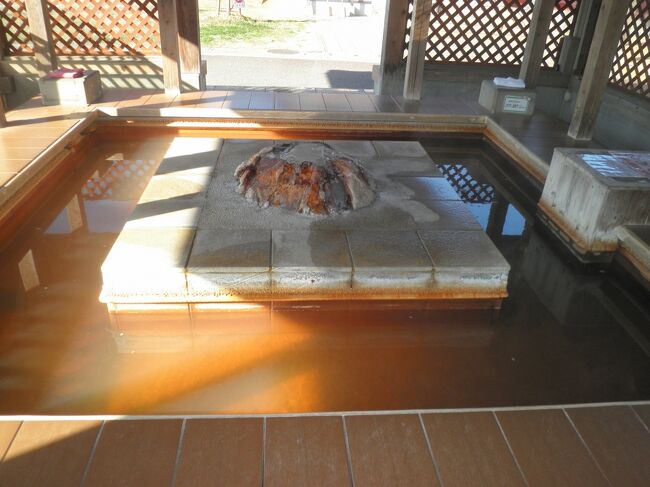 福岡県筑後市の日帰り温泉施設「恋ぼたる温泉館」に行ってきました。<br />こちらは、筑後地区では珍しい濁り湯の温泉です。<br />併せて、同じ敷地内の「恋ぼたる物産館」、また私の旅行記で何度か書いた「道の駅みやま」のフードコートなどを紹介いたします。<br /><br />なぜ「恋ぼたる」かというと、筑後市には「恋木神社」という恋の神社があるそうで、恋の市として売り出しているらしいのです。「ほたる」は、温泉の色が見方によって変化して見えるから…ということです。