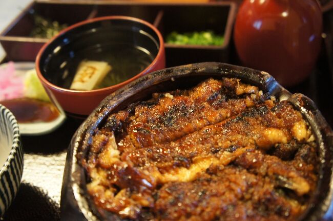 Gotoトラベルキャンペーンだと安いから<br />名古屋にひつまぶしを食べに行くことに<br /><br />初日は鉄道の人身事故でタクシーで駆けつけたり<br />夕食がGotoのクーポンの関係で名古屋飯食べなかったりと<br />ちょっとしたアクシデントはありましたが<br />ヒルトン名古屋エグゼクティブフロアのおもてなしで<br />のんびり過ごしました<br /><br />2日目は、今回の目的地、熱田蓬莱軒で<br />久しぶりのひつまぶしをいただきました