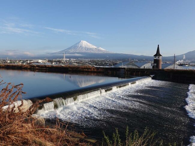 23～24日の自宅付近は雨が降りました。こんな時は、富士山は雪になります。2日間も降ったので、かなりの雪が積もるだろうと予想していました。<br />そこで、25日朝に自宅2階から富士山が見えることを確認してから、富士山を見ながら自転車で市内をウロウロして来ました。<br /><br />走行データ<br />走行時間 : 午前07時30分頃~午前08時40分頃(約1時間10分・休憩時間含む)<br />走行距離 : 約13km<br /><br />★富士市役所のHPです。<br />https://www.city.fuji.shizuoka.jp/<br /><br />★ロゼシアターのHPです。<br />http://www.rose-theatre.jp/