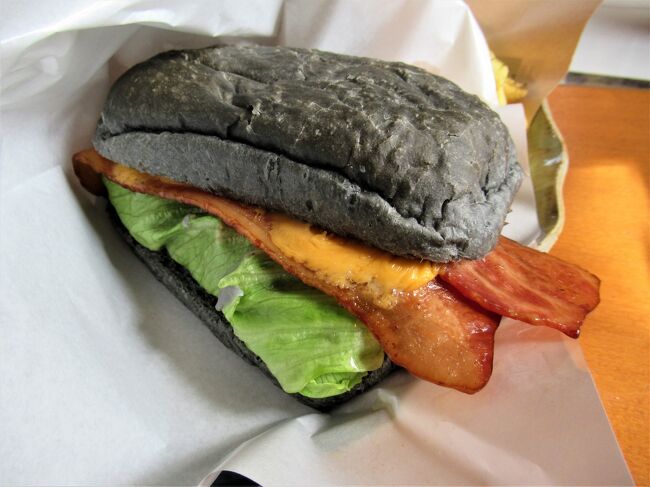 会津⑪「塔のへつり」でのランチは「カントリーキッチン土炉子」のまっ黒バンズのハンバーガー
