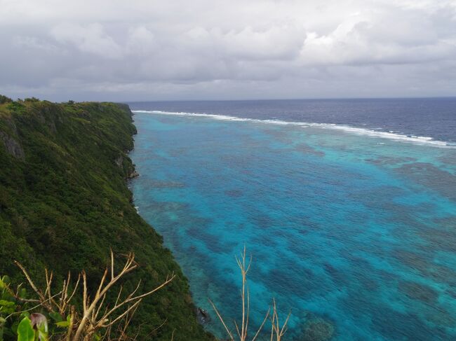 初めての冬の宮古島。期間中、全体的に天気はいまひとつ。ただ、時折太陽が顔を出し、海を神秘的に照らす