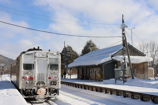 北の大地の入場券、その裏面は路線図。<br />宗谷本線の駅に大鉈振られるダイヤ改正前に集めるぜ北の大地の入場券。<br />迫り来る寒波から逃れられるのか？<br /><br />1日目：千歳線と函館本線の残りを収集しつつ旭川まで　<br />2日目：宗谷本線を反復横跳びして幌延まで　<br />3日目：上幌延駅と宗谷岬　<br />4日目：脱出せよ宗谷本線←ココ