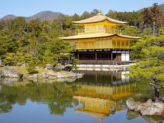 20210205-1 京都 冬晴れの鹿苑寺。金閣、舎利殿が新品に金ピカですなぁ。